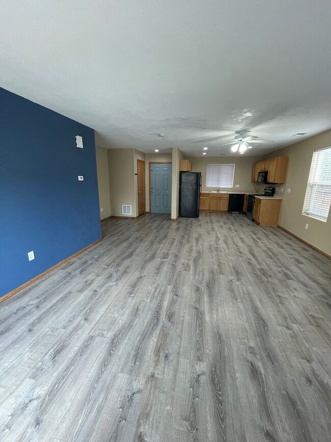 Building Photo - 3 Bedroom 2 Bath House in Thornton Available Now!