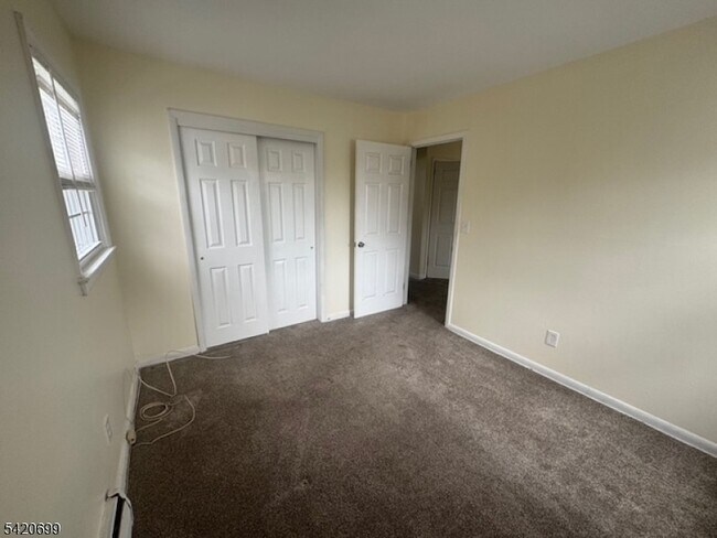 Building Photo - 14 Walnut Pkwy