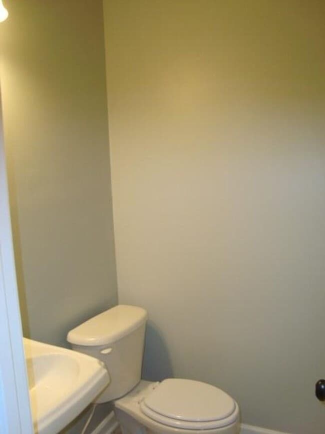 Building Photo - Ready to Rent!