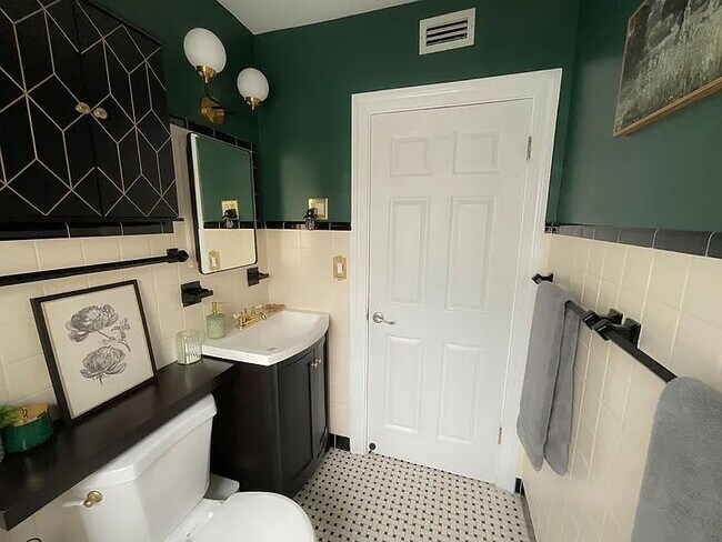 Building Photo - Fully Furnished Downtown St. Pete Craftsman | Walk to Hospitals & Waterfront
