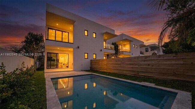 Building Photo - 2937 SW 21st St