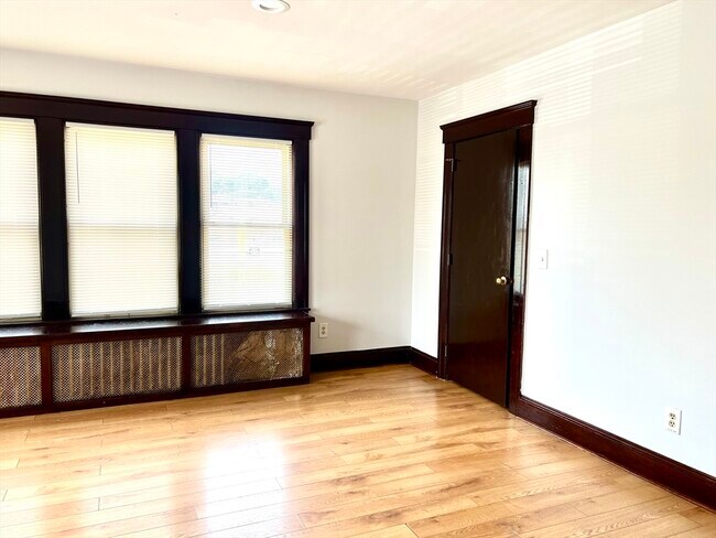 Building Photo - 801 Concord St