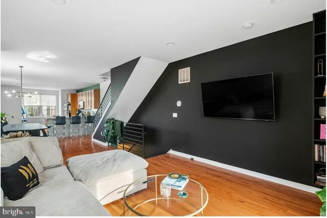 Building Photo - 1120 S 26th St