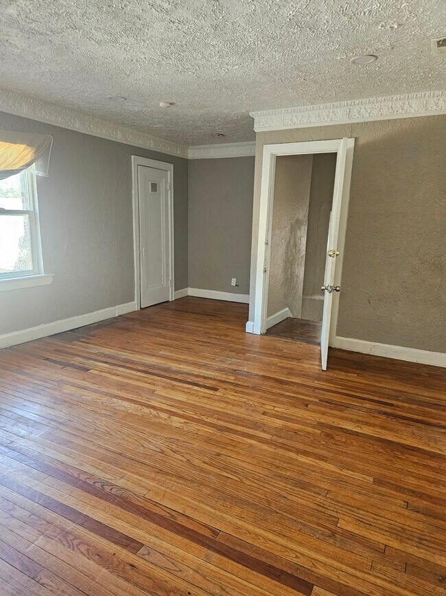 Building Photo - 14031 Cherrylawn St