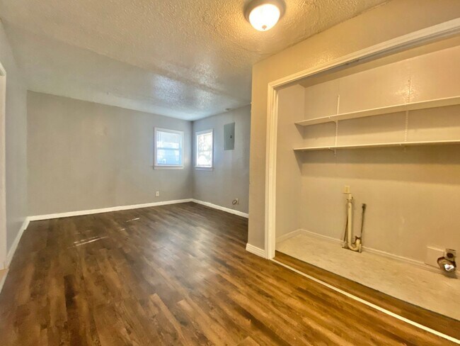 Building Photo - Great rental now available near Texas Tech University and UMC.