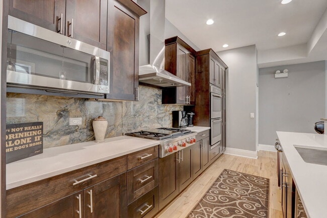 Building Photo - 22 W Ontario St