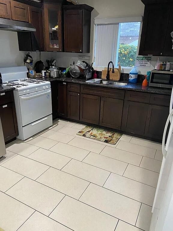 Building Photo - 1447 E 25th St