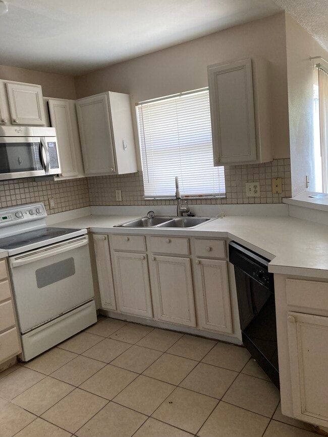 Building Photo - 867 Lake Jackson Cir