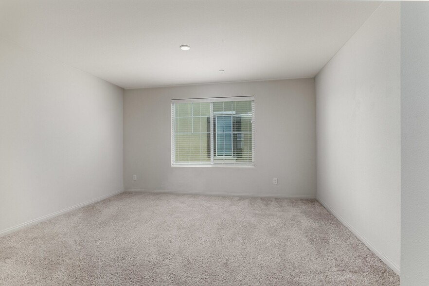 Building Photo - 26549 Brightstone Dr