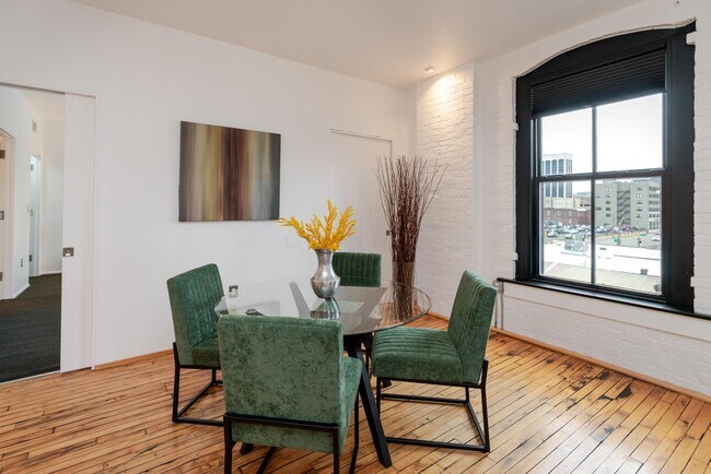 Building Photo - 225 N 4th St