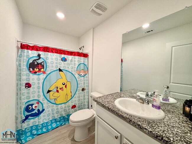 Building Photo - Welcome Home to this Charming 3-Bedroom 2-...