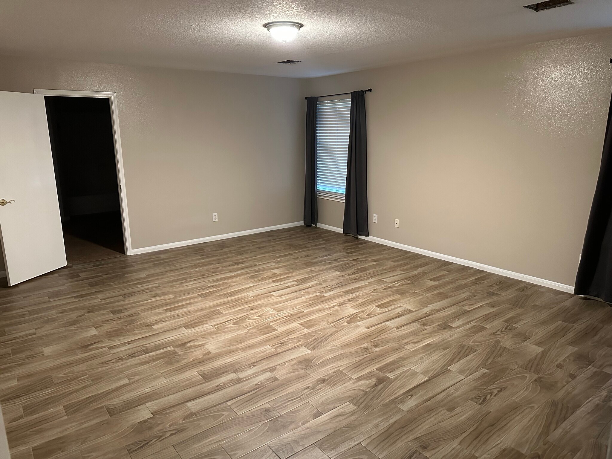 Building Photo - 10922 Cayman Mist Dr