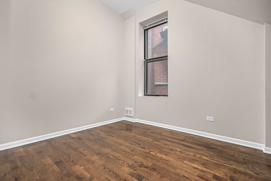 Building Photo - 1739 W Beach Ave