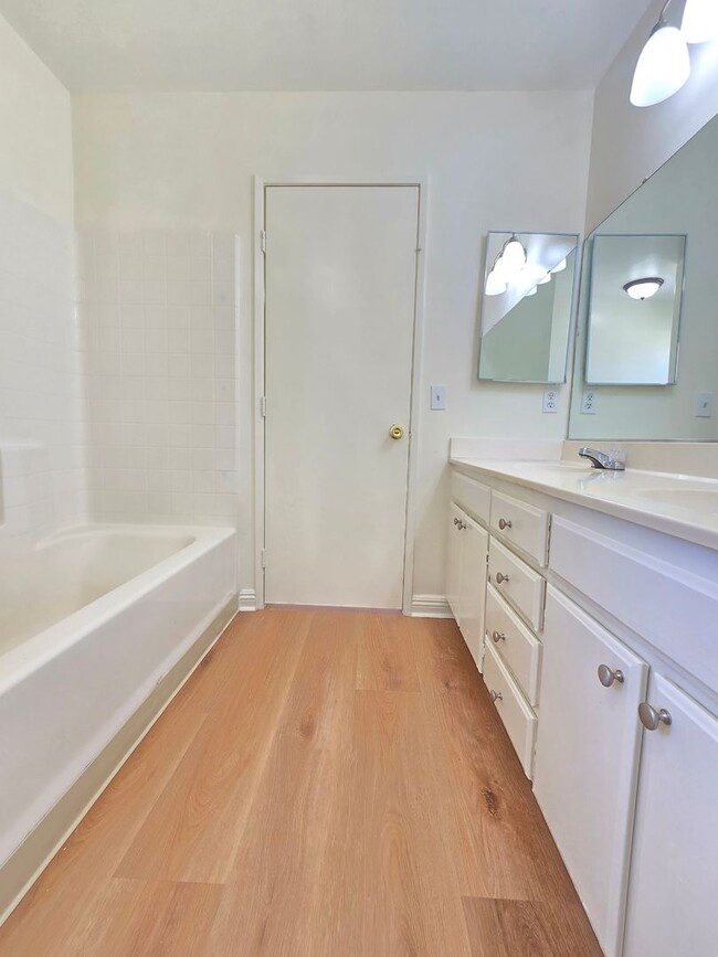 Building Photo - 4 bedroom / 2 bathroom / Open Floor Plan House/ New Vinyl Flooring throughout the house