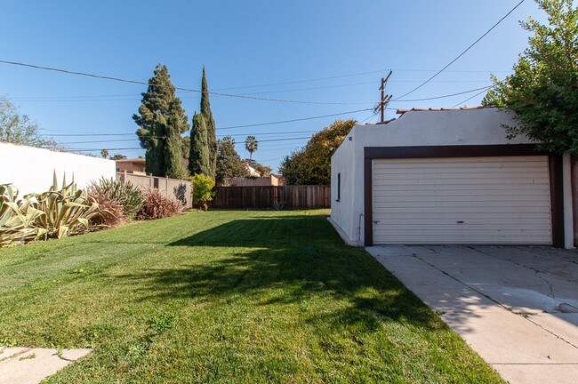 Building Photo - Amazing 3 bed 2.5 bath single family house...