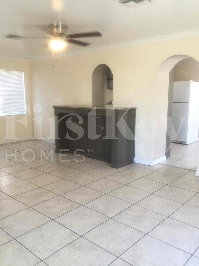 Building Photo - 1443 7th St