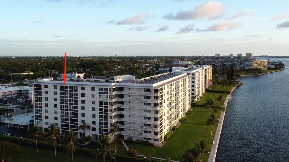 Building Photo - 301 Lake Shore Dr