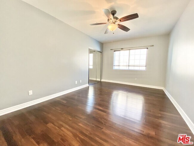 Building Photo - 1135 Rexford Dr