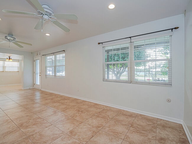 Building Photo - 1440 4th Ct