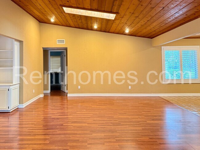 Building Photo - 11339 Red Cedar Ln