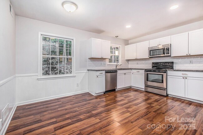 Building Photo - 701 McNabb Ct