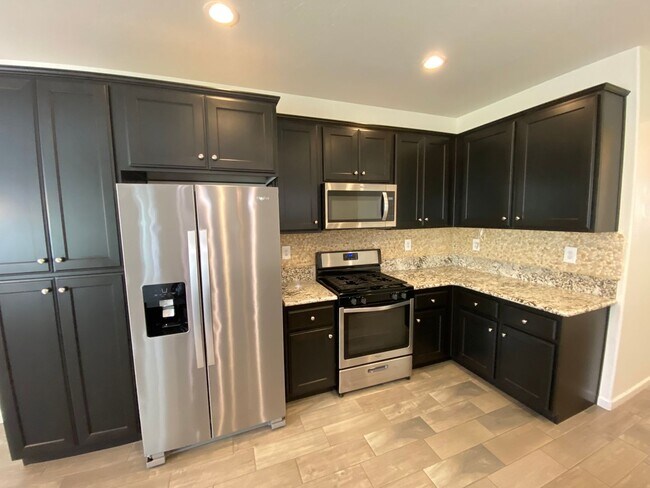 Building Photo - Tulare home coming soon!