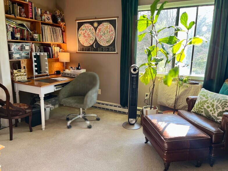 Building Photo - 28 Scarborough Ln