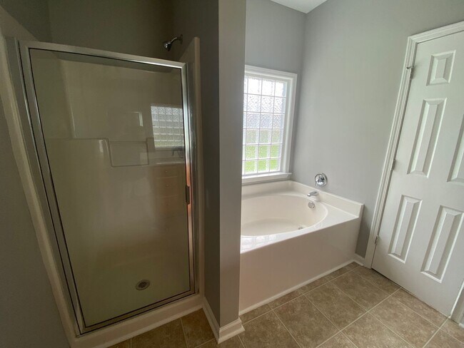 Building Photo - Home Highwoods Plantation