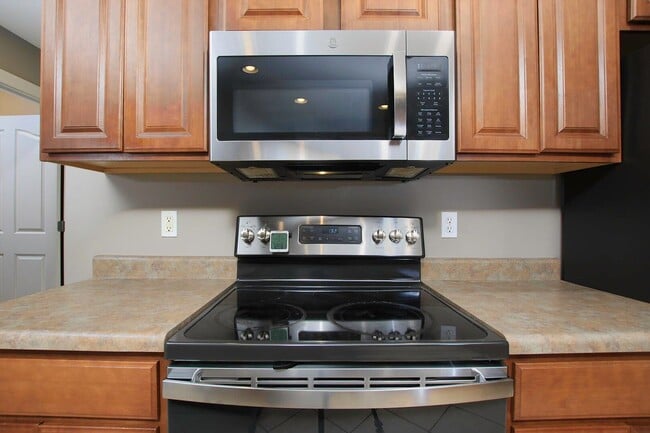 Building Photo - Charming 3 Bedroom/2 Bath in Mill Creek Manor with Spacious Garage