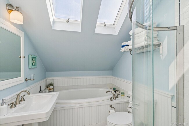 Building Photo - 38 Baycrest Ave