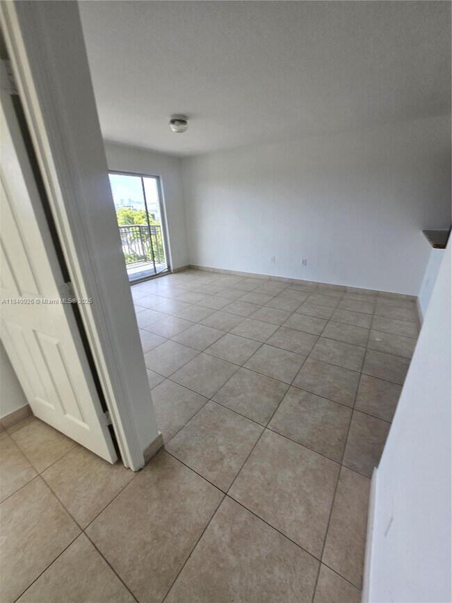 Building Photo - 2647 NW 25th Ave