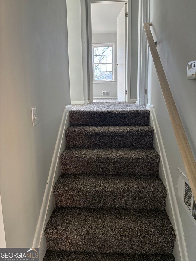 Building Photo - 3992 Maplewood Dr