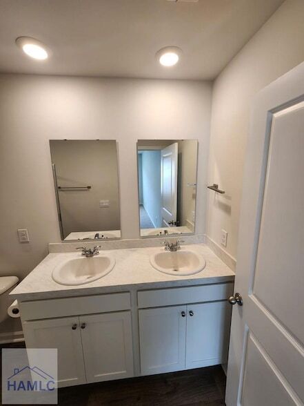 Building Photo - 214 Coneflower Rd