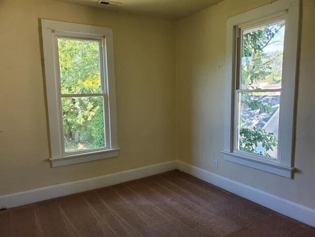 Building Photo - 504 Adams Ave