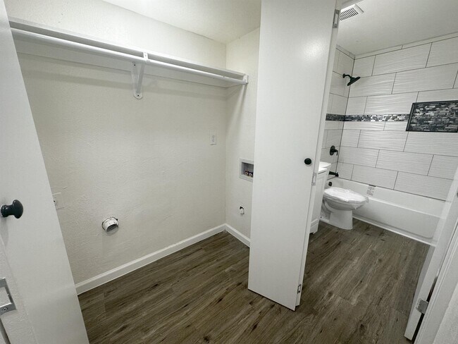 Building Photo - 404 Justice Dr