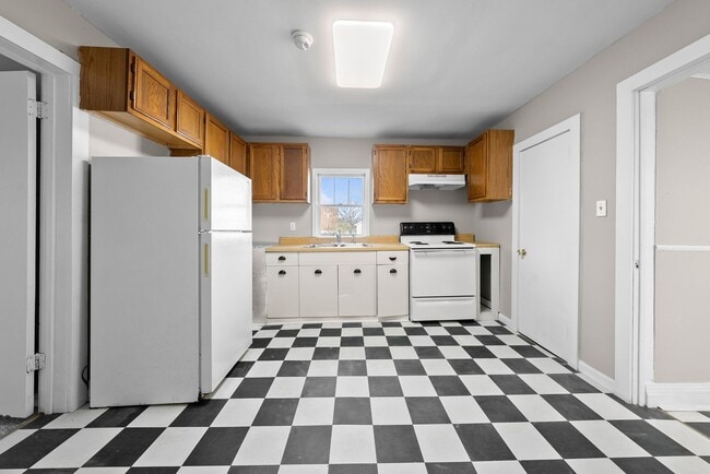 Building Photo - 2 Bedroom Home Near APSU Campus For Rent!
