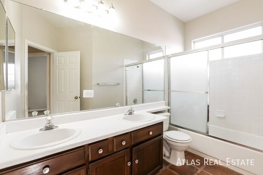 Building Photo - 2213 Warm Walnut Dr