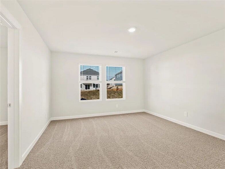 Building Photo - 105 Oval Ct