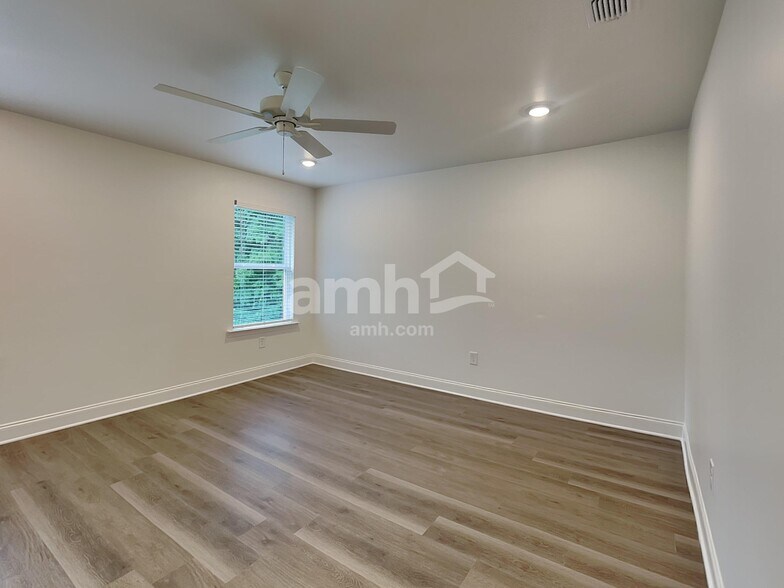 Building Photo - 920 Carnelian Ln