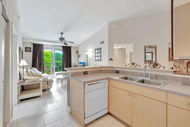 Building Photo - 923 Villa Cir