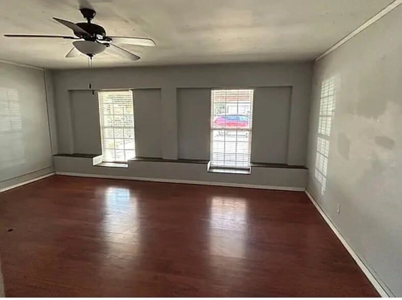 Building Photo - 1112 Park Center Ct