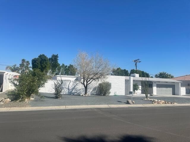 Primary Photo - 2630 N Biskra Rd