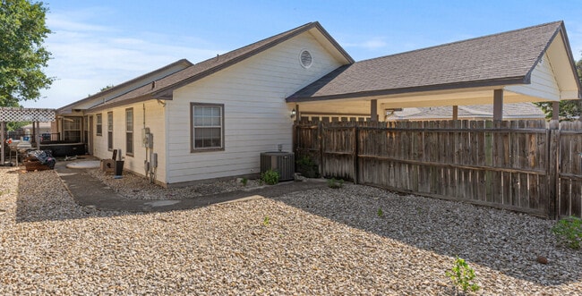 Building Photo - 2214 Olympia Dr