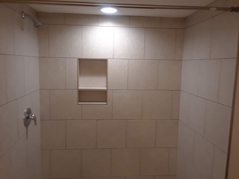 Shower. - 230 Waters Edge