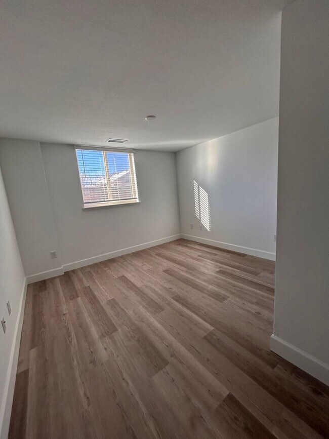 Building Photo - Spacious 3 Bedroom, 3 Bath Townhome located in Arapahoe County available for Summer Move In for t...