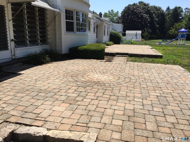 Building Photo - 16 Shorelands Dr
