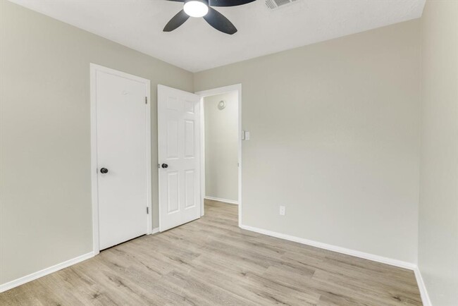 Building Photo - 9611 Camrose Ct
