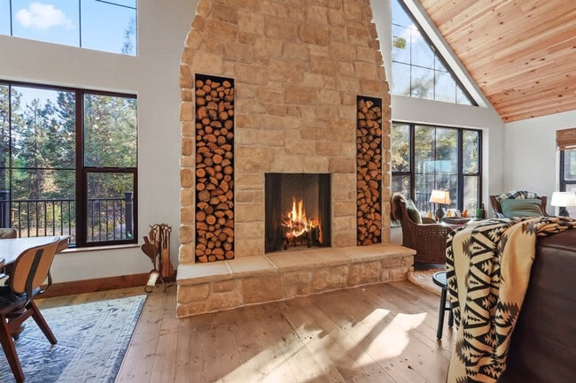 Building Photo - 18 Spur Dr