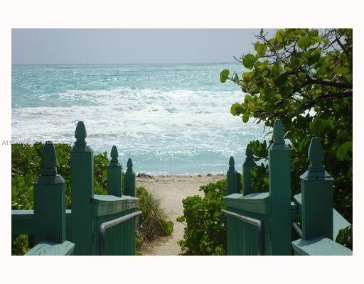 Building Photo - 5401 Collins Ave