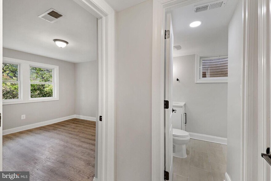 Building Photo - 2929 Stanton Ave